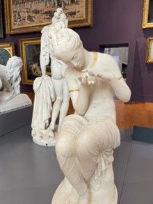 Statue im Museum